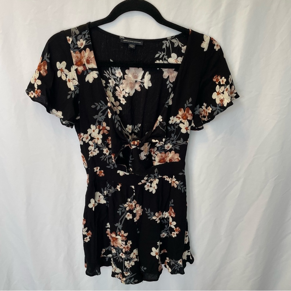 American‎ Eagle Floral Tie-Front Cut Out Romper Small Feminine Pockets Comfy